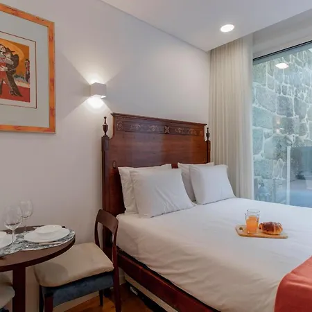 Cozy Studio W/ Patio By Lovelystay Porto Exterior photo