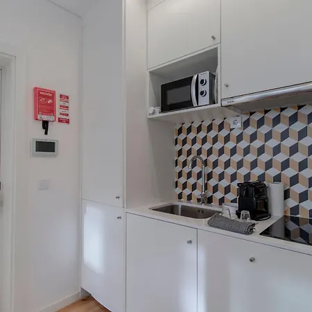 Cozy Studio W/ Patio By Lovelystay Porto Exterior photo