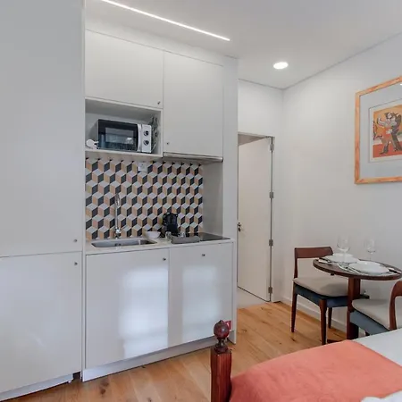 Cozy Studio W/ Patio By Lovelystay Porto Exterior photo