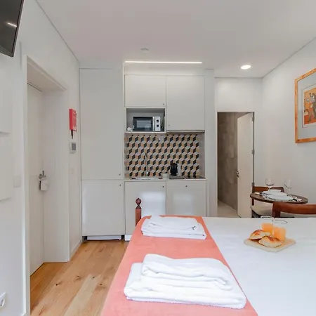 Cozy Studio W/ Patio By Lovelystay Porto Exterior photo