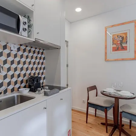 Cozy Studio W/ Patio By Lovelystay Porto Exterior photo